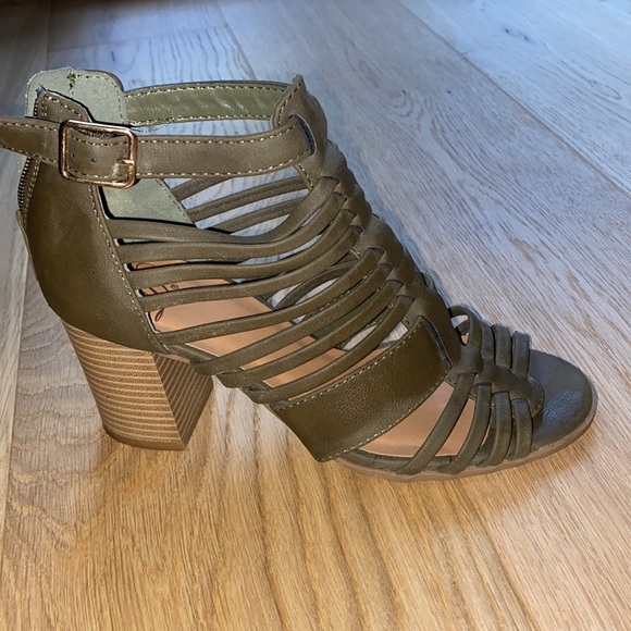 Green booties - Picture 2 of 5